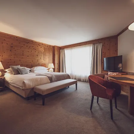 Hotel Waldhuus 4*