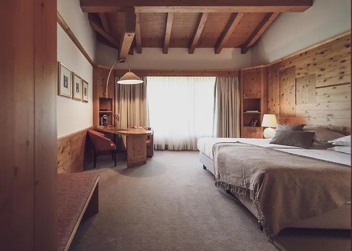 מלון Waldhuus 4*