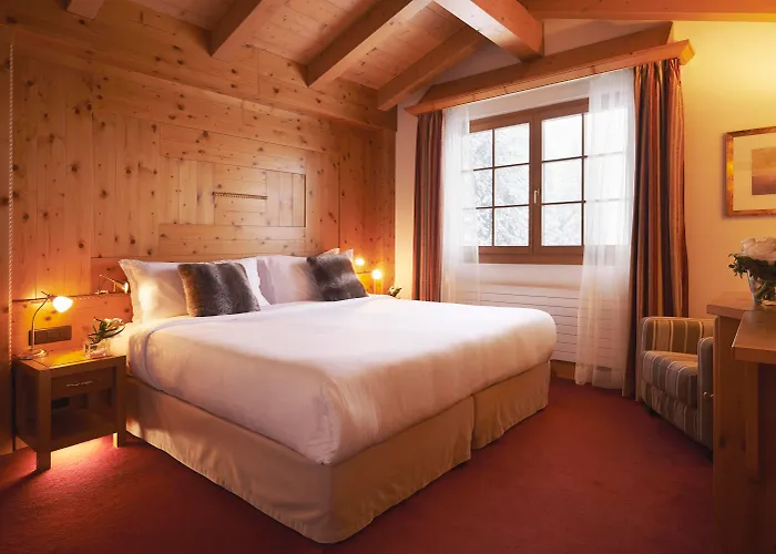 מלון Waldhuus 4*