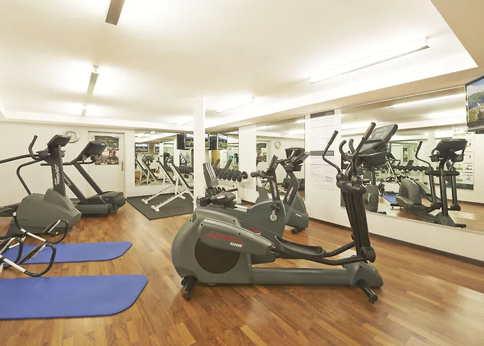 מלון Waldhuus 4*