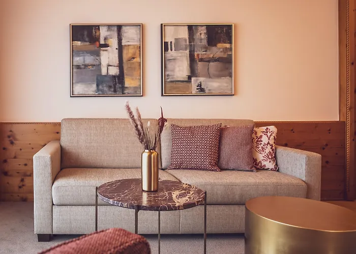 מלון Waldhuus 4*